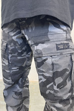 Load image into Gallery viewer, Men's Black Ripstop Camo Cargo Pants
