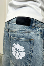 Load image into Gallery viewer, Men's White Flower Sandy Wash Denim Jorts
